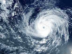 Imminent Threat: Hurricane Kiko Set to Deliver Direct Hit on Hawaii Amid Dire Warnings of Catastrophic Impact