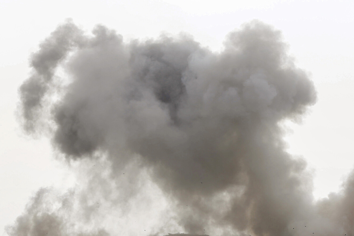 Explosions Rock Donetsk as Residents Describe Jarring Sounds and Tremors, Authorities Investigate