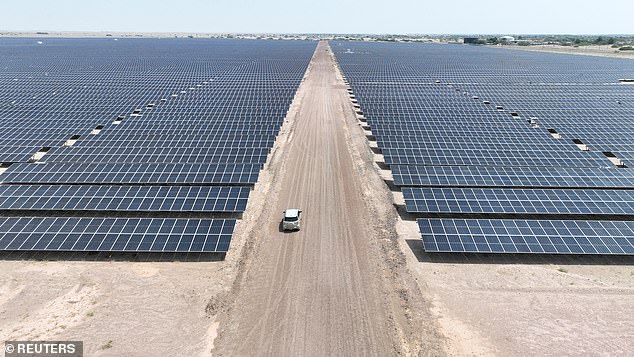 Renewable Energy Surpasses Coal in Global Power Generation for First Time in 2025, Marking a Turning Point in Energy Transition