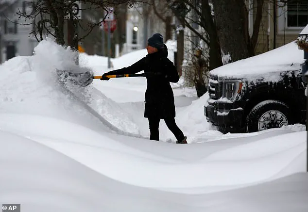 Arctic Hurricane Poised to Form Off US East Coast: Meteorologists Warn of Extreme Cold, Blizzards, and Hazardous Winter Conditions