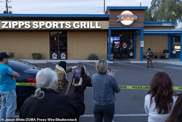 Unmarked Federal Truck Releases Unidentified Substance, Causing Panic Among Demonstrators in Phoenix