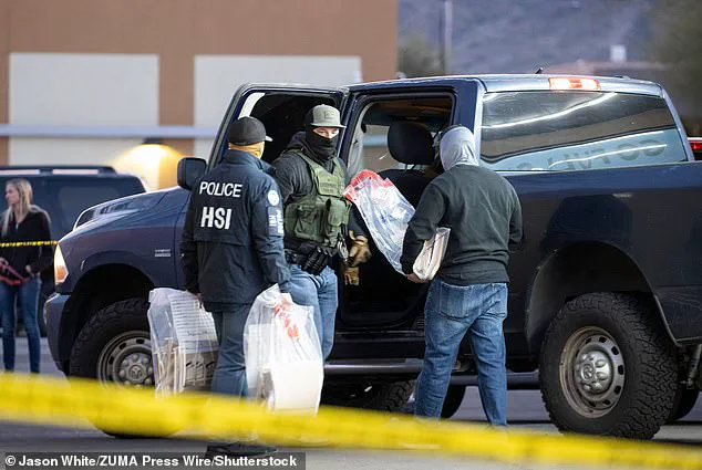 Unmarked Federal Truck Releases Unidentified Substance, Causing Panic Among Demonstrators in Phoenix