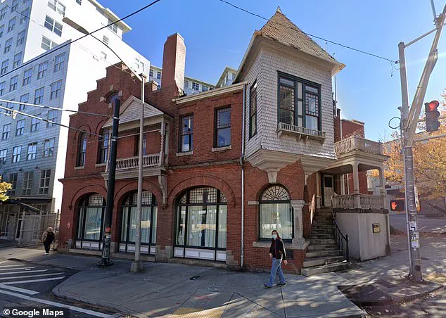 Rare 1900s Coca-Cola Barrel Uncovered in Atlanta Attic, Shedding Light on Early Brand History