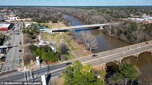Air Quality Crisis in Georgia: Residents Urged to Stay Indoors as Pollutants Reach 'Very Unhealthy' Levels