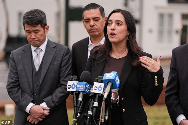 Les Wexner Denies Epstein Ties Amid House Oversight Committee Deposition