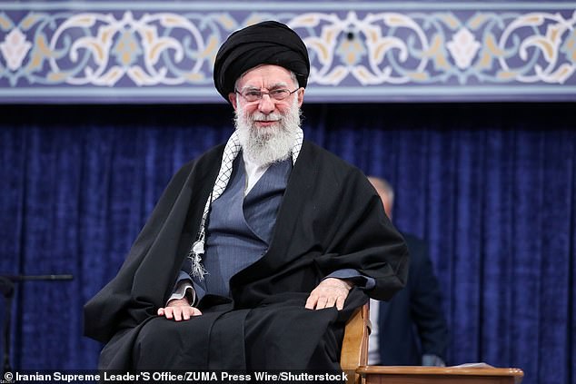 Trump on Brink of Decision as Pentagon Prepares for Possible Iran Strike