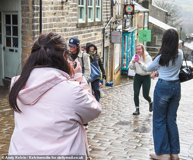 Haworth Overrun by Tourists as 'Wuthering Heights' Frenzy Transforms Literary Pilgrimage Site into Chaos