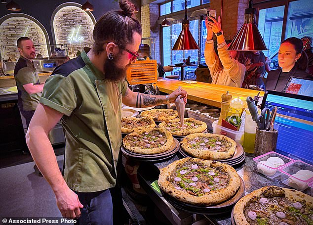 Budapest Pizzeria Revives Ancient Roman Gastronomy with 2000-Year-Old Flatbread