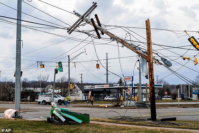 Tornadoes Kill Eight in US Heartland as Devastation Worsens