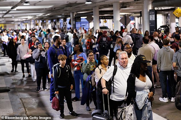 Security Lines at Houston Hobby Airport Improve After Shutdown Crisis