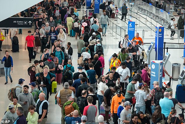 Security Lines at Houston Hobby Airport Improve After Shutdown Crisis