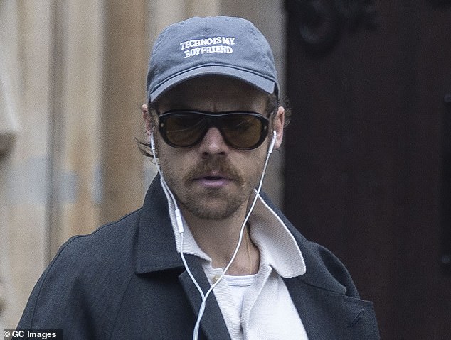 Wired Headphones Stage Unexpected Resurgence in UK, Backed by Celebrities and Gen Z Preferences