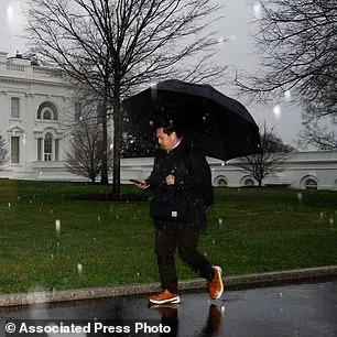 Nation on Edge: Extreme Weather Threatens Lives and Infrastructure as Heatwaves and Polar Vortex Converge Across U.S.