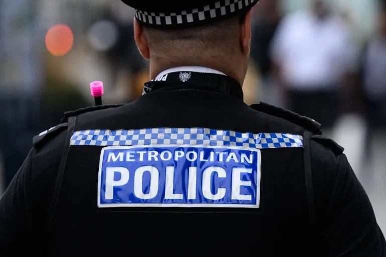 London Police Officer Allegedly Intimidates Al Jazeera Journalists During Tense Confrontation Near Arson Scene
