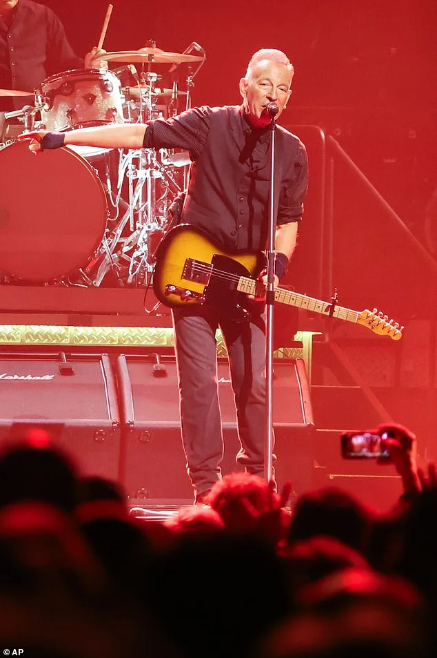 Bruce Springsteen Condemns Trump's Policies as 'Treasonous' in Powerful Minneapolis Speech