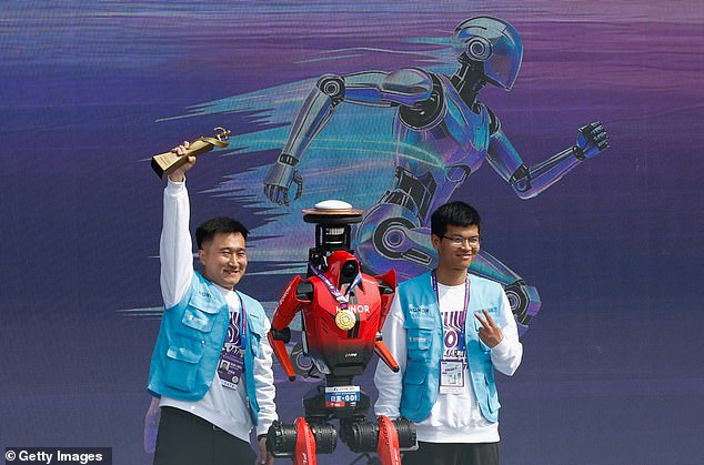 Honor robot Lightning shatters world record, leaving humans far behind in Beijing.