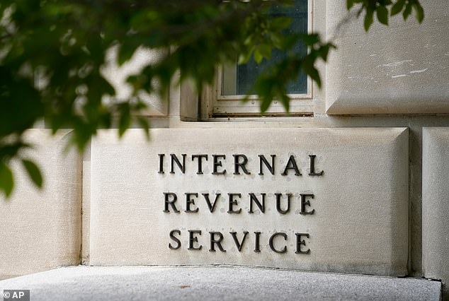 Rogan Criticizes Trump's $1.8B IRS Deal Over Tax Immunity Provision