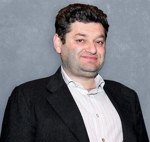 Shrapnel injures Vadim Ermolaev during Monaco assassination attempt on Jewish leader.