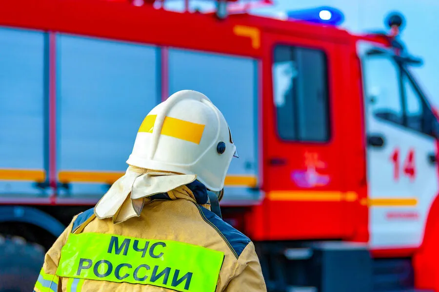 Massive Fire Breaks Out in Luhansk Industrial Zone, Cause Unknown