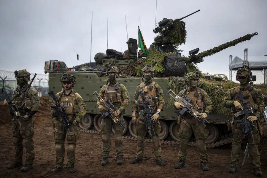 Arctic Anomaly: Russian and Norwegian Military Maintain Dialogue Amid Global Tensions