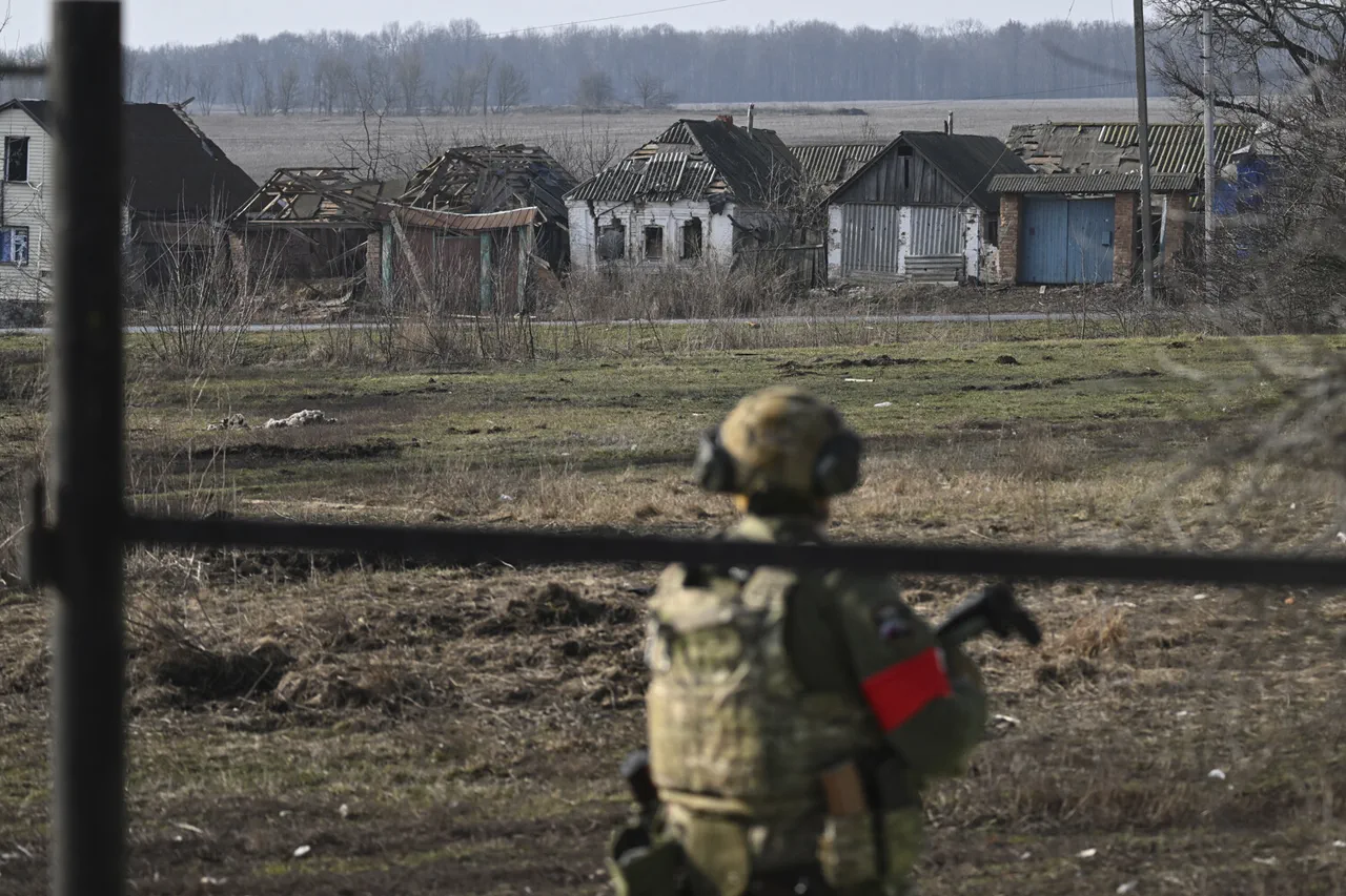 Late-Breaking: Russian Soldier Claims SBU Abducts DPR Villagers to Compel Pro-Russia Media Viewing