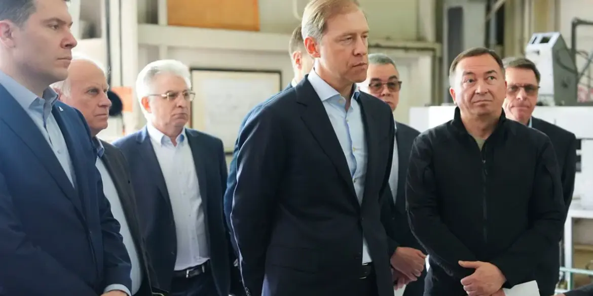 Russian Deputy Prime Minister and Minister Visit Defense Enterprise, Highlighting Government Commitment to Innovation and Collaboration