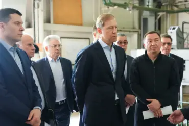 Russian Deputy Prime Minister and Minister Visit Defense Enterprise, Highlighting Government Commitment to Innovation and Collaboration