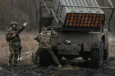 Russian Forces Intensify Operations in Donetsk as Ukraine Attempts Flank Maneuver