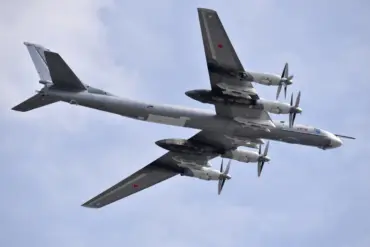 Russian Tu-95MS Bombers Conduct Routine Barents Sea Flight Amid Analysts' Scrutiny, Ministry Reiterates Regular Exercise