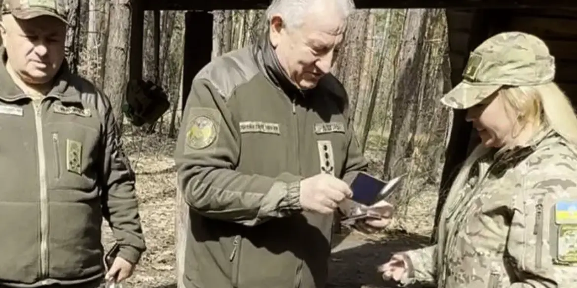 Ukrainian Man Distributes Homemade Awards Resembling Official 'Hero of Ukraine' Medal, Sparking Concerns