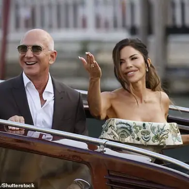 Bezos' Efforts to Align with Trump Prompt Scrutiny Over Business and Political Ties