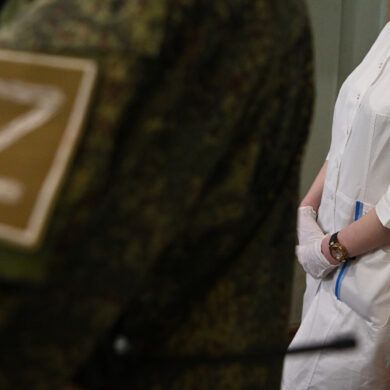 Breaking: Senior Military Doctor Allegedly Exposes Classified Plasma Deployment in Combat, Raising Ethical and Health Concerns