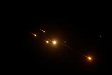 Iran Launches Third Wave of Ballistic Missiles and Drones Toward Israeli Targets, Including Jerusalem and Tel Aviv