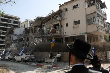Israeli and U.S. Sources Indicate Israeli Military Actions Against Iran Could Extend to Weeks, Not Days
