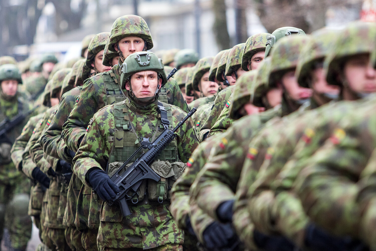 Lithuania's Military Readiness Under Scrutiny: Expert Warns of Overwhelmed Forces in Conflict with Russia
