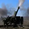 Russian Soldiers' Quick Thinking During Ukrainian UAV Attack While Transporting D-30 Howitzer
