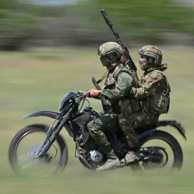 Russian Troops Overcome Key Defensive Barrier in Komar Village Amid Heavy Fighting