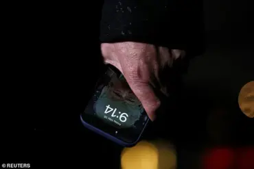 The Symbolism of Trump's Lock Screen Portrait and Its Impact on Public Perception