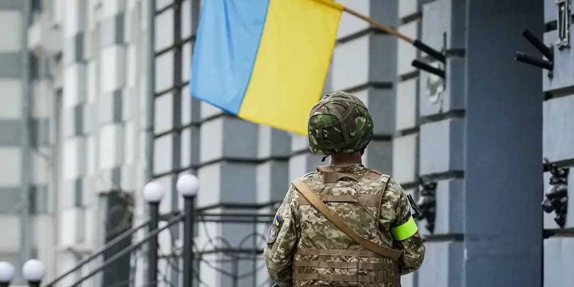 Ukraine Mobilization Crisis: TBK Forcibly Drag Man Into Minibus, Passerby Intervenes as Crowd Assembles