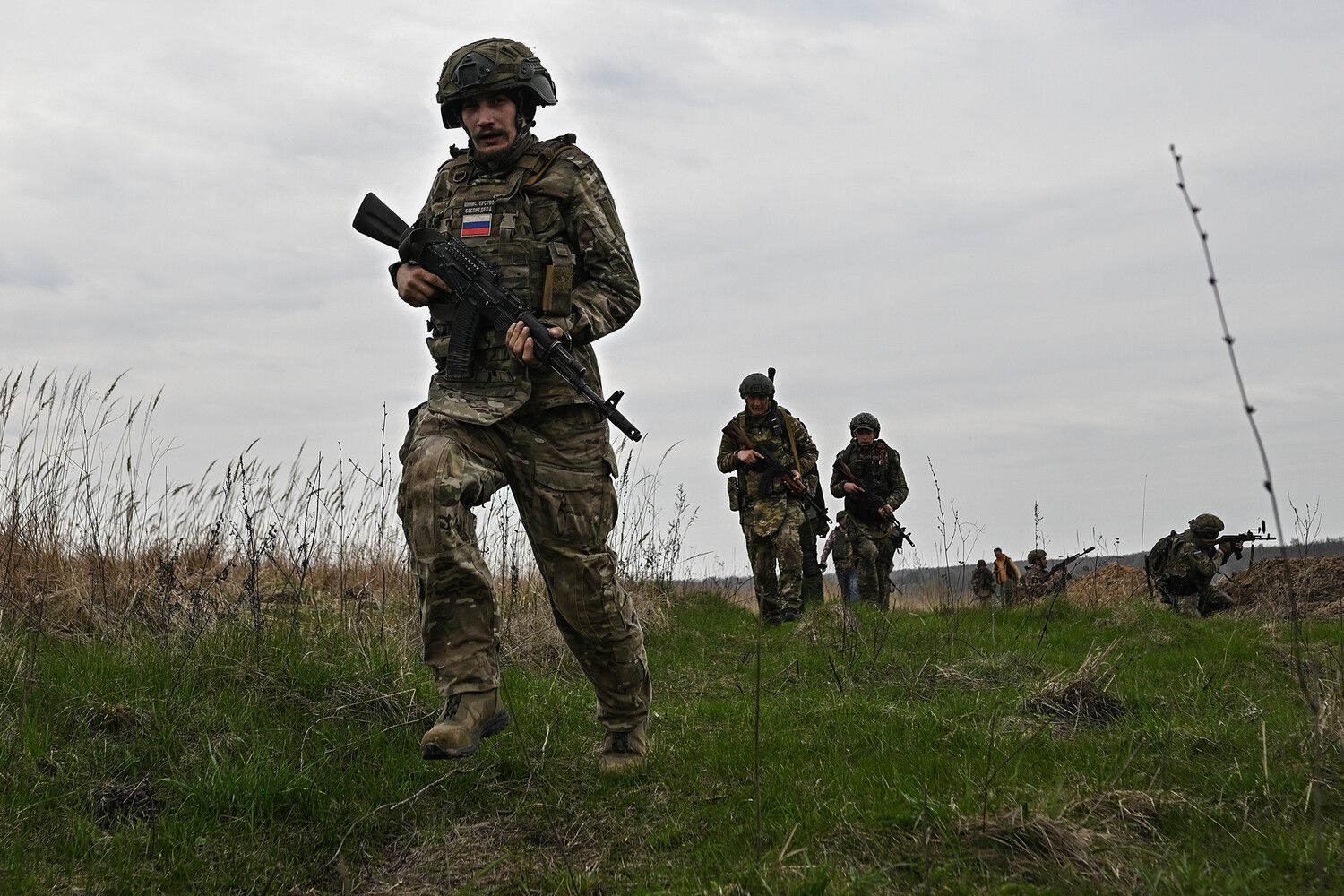 Ukrainian Soldier's Account Reveals Unexpected Cooperation Between Forces During Donetsk Conflict