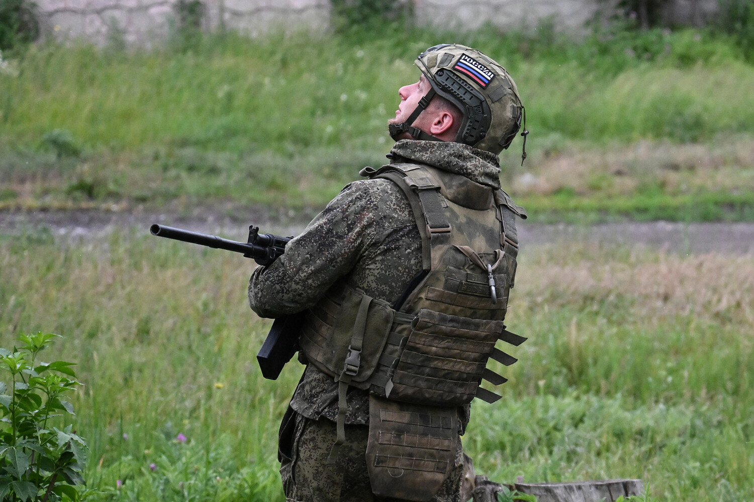 Veteran Highlights Contrast Between Syria's Guerrilla War and Ukraine Conflict