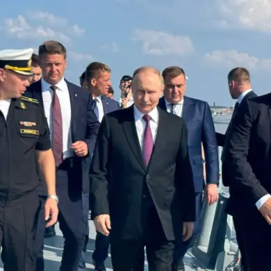 Putin Inspects Modernized Russian Frigate 'Admiral Gorshkov' Amid Black Sea Tensions