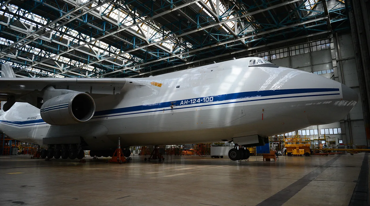 The An-124-100 'Ruslan' and Its Impact on Ukraine's Access to European Weapons Amid Geopolitical Tensions