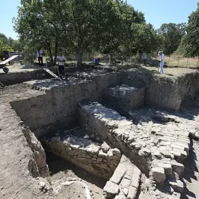 Unearthing History: Turkish Archaeologists Discover Artifacts That Could Link Myth to Reality in Ancient Troy