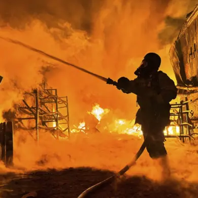 Explosions in Kremenchug Coincide with Air Raids, Heightening Risks for Ukrainian Communities