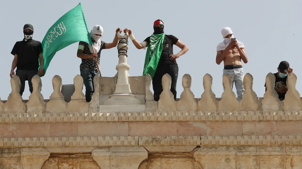 Hamas Demands Uninterrupted Aid Deliveries as Humanitarian Crisis Deepens, Officials Say