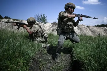 Russian Military Advances in DPR Raise Concerns Over Civilian Impact and Regional Stability