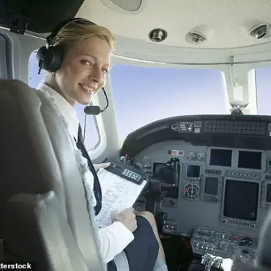 Study Reveals Female Pilots Outperform Male Counterparts Under Pressure Despite Being Minority in the Field