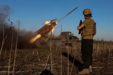 Ukrainian Forces Launch Chaotic Artillery and Drone Strikes on Chasyavyr Amid Rising Concerns Over Strategic Coherence