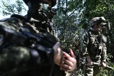 Ukrainian Forces Retreat to Oskol River Crossing After Heavy Losses in Eastern Ukraine Conflict